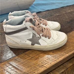 Why Shop Paulina Women’s Sneakers in Bone Snake size 6